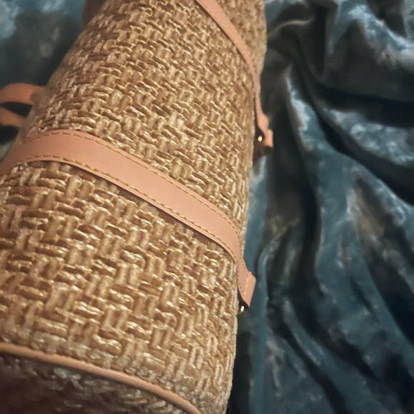 Cylinder hybrid interesting purse like new - Picture 6 of 11